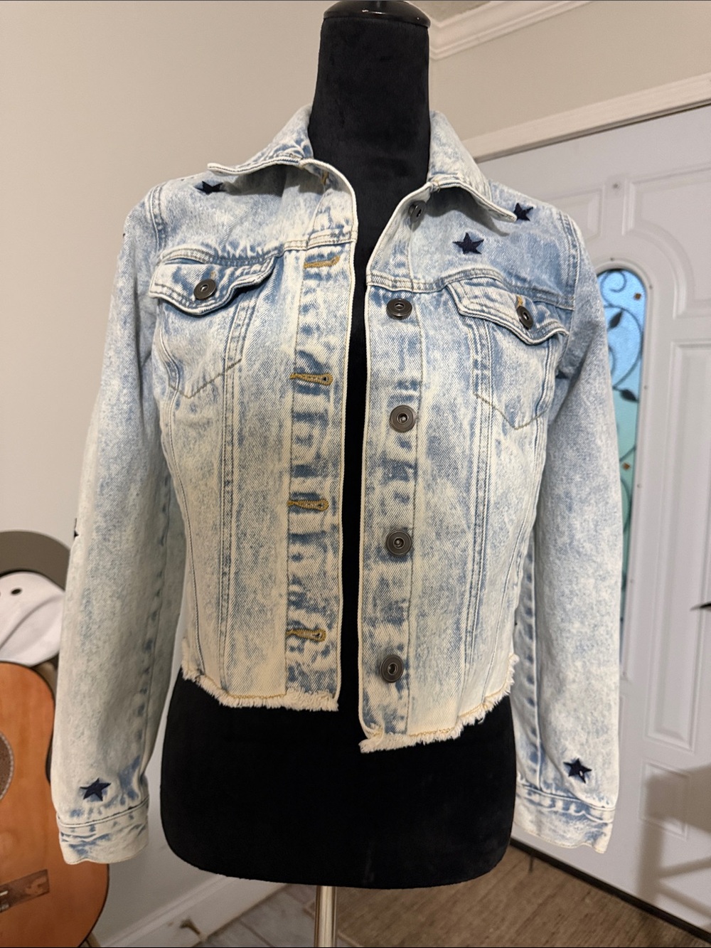 Cropped Light Blue Star-Appliqué Denim Jacket